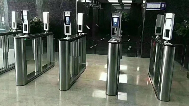 人臉識別、人證合一。   中科易達人臉識別門禁系統(tǒng)|訪客機|考勤機